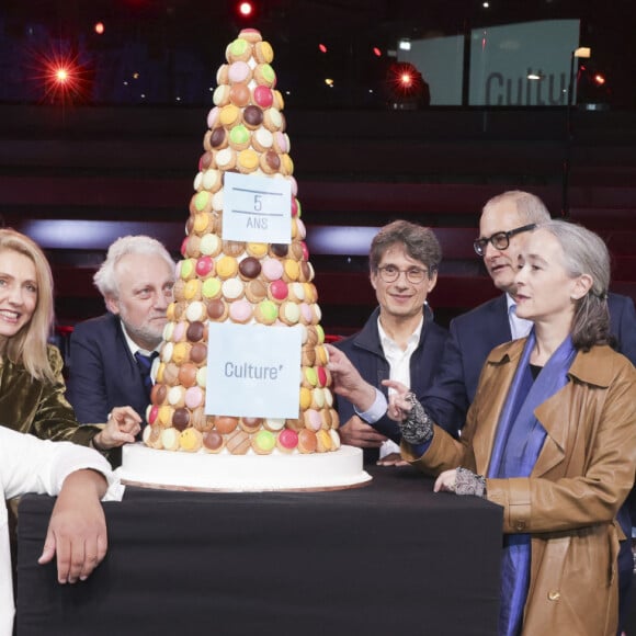 Une soirée où se sont réunis les dirigeants de l'audiovisuel public parmi lesquels Marie-Christine Saragosse, Sibyle Veil, Yves Bigot, Bruno Patino, Laurent Vallet, Delphine Ernotte-Cunci
Exclusif - Raphäl Yem, Marie-Christine Saragosse, Sibyle Veil, Yves Bigot, Bruno Patino, Laurent Vallet, Delphine Ernotte-Cunci, Daphné Bürki - Culture Prime fête ses 5 ans en direct au Musée du Quai Branly à Paris le 14 novembre 2023. À l'occasion des 5 ans du média social Culture Prime, initié par les 6 partenaires de l'audiovisuel public, France Télévisions, Radio France, France Médias Monde, l'INA, Arte et TV5 Monde, " Culturebox, l'émission " propose une soirée spéciale en direct. Au programme, de nombreux invités : artistes, chanteurs, chorégraphes, danseurs... Pour 70 minutes de spectacle grandiose sur la scène du musée du Quai Branly ! © Jack Tribeca / Bestimage 