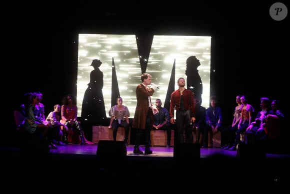 La troupe du spectacle - Showcase du spectacle "Molière, l'opéra urbain" au théâtre Edouard VII à Paris, France, le 19 juin 2023. © Christophe Clovis / Bestimage 