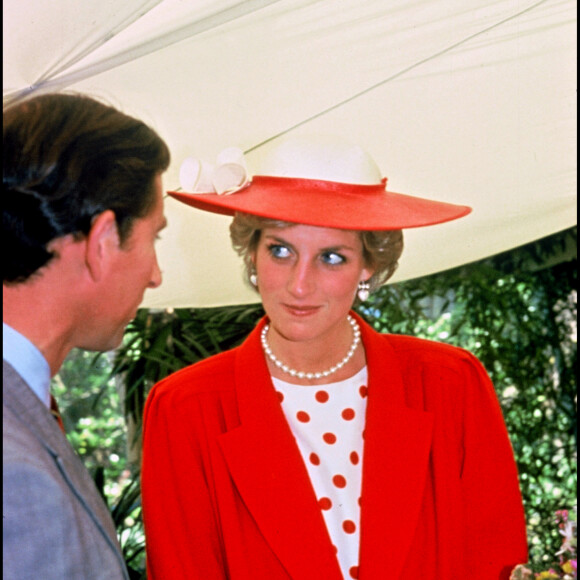 Et Charles fondant en sanglot, ce qui n'est jamais arrivé.
Le prince Charles et la princesse Diana - Voyage en Australie