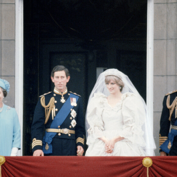 La reine Elisabeth II d'Angleterre et le prince Philip, duc d'Edimbourg, lors du mariage de leur fils, le prince Charles avec Lady Diana Spencer (princesse Diana). Le 29 juillet 1981 