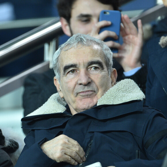 Estelle Denis et son compagnon Raymond Domenech dans les tribunes lors du match de quart de finale de la Coupe de Ligue opposant le Paris Saint-Germain à l'AS Saint-Etienne au Parc des Princes à Paris, France, le 8 janvier 2020. le PSG a gagné 6-1. © Giancarlo Gorassini/Bestimage 