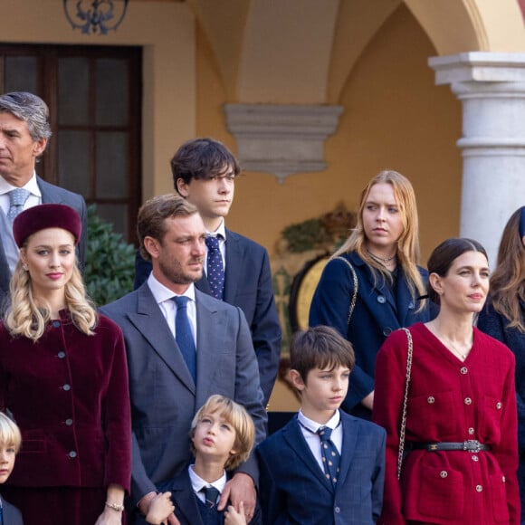 La princesse Alexandra de Hanovre, Pierre Casiraghi, sa femme Beatrice Borromeo et leurs enfants Stefano et Francesco, Charlotte Casiraghi et ses fils Raphael Elmaleh et Balthazard Rassam, Tatiana Santo Domingo, son mari Andrea Casiraghi et leurs enfants India, Maximilian et Sacha - La famille princière monégasque dans la cour d'honneur du palais lors de la la fête nationale à Monaco, le 19 novembre 2023. La famille princière monégasque assiste à la prise d'armes, puis à la cérémonie de remise des médailles et à un défilé militaire sur la place du palais princier. © Olivier Huitel / Pool Monaco / Bestimage 