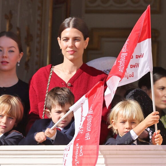 La princesse Alexandra de Hanovre, Charlotte Casiraghi et son fils Balthazar Rassam, Stefano et Francesco Casiraghi - La famille princière de Monaco au balcon du palais, à l'occasion de la Fête Nationale de Monaco. Le 19 novembre 2023 © Dominique Jacovides-Bruno Bebert / Bestimage 