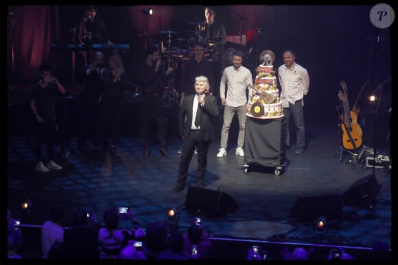 Exclusif - Prix Spécial - Daniel Guichard entouré de ses enfants Emmanuelle, Gabriel, Raphaël et Joël - Daniel Guichard fête son 70ème anniversaire sur la scène de l'Olympia à Paris le 21 novembre 2018. © Alain Guizard/Bestimage  (No Web - No Blog pour suisse et Belgique) 