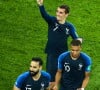 Un champion du monde français dans le Bachelor ! 
 
Adil Rami, Antoine Griezmann et Kylian Mbappe - Joie de l'équipe de France de football après leur qualification en finale de la coupe du mond en Russie à Saint-Pétersbourg.