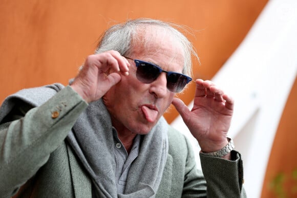 Ce dernier a même fini avec la tête dans son gâteau !
Jacques Laffite - People au village des Internationaux de France de tennis de Roland Garros à Paris. Le 28 mai 2015