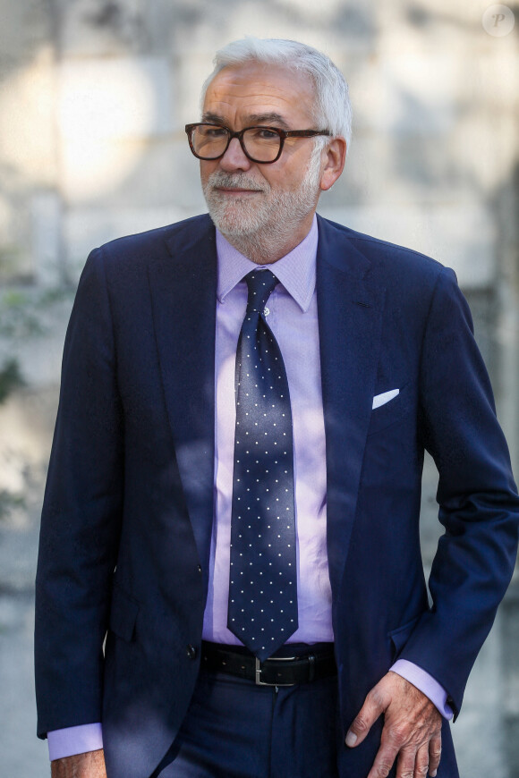 Pascal Praud - Obsèques du journaliste Jean-Pierre Elkabbach au cimetière du Montparnasse dans le 14ème arrondissement de Paris, France, le 6 octobre 2023. © Christophe Clovis/Bestimage 