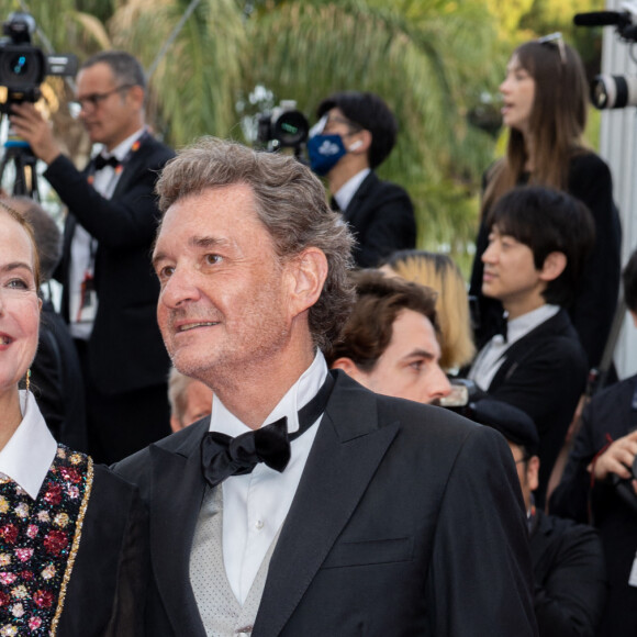 Carole Bouquet et son compagnon Philippe Sereys de Rothschild - Montée des marches pour la cérémonie de clôture du 75ème Festival International du Film de Cannes. Le 28 mai 2022 © Olivier Borde / Bestimage 