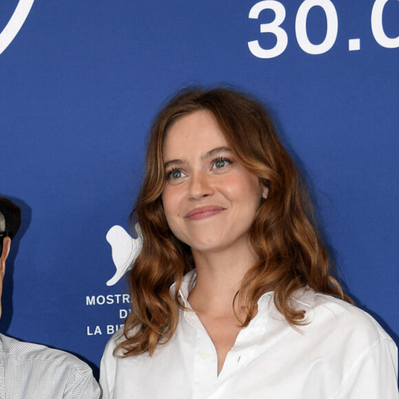 Valérie Lemercier, Woody Allen et Lou de Laâge au 80ème Festival International du Film de Venise pour le film "Coup De Chance" le 4 septembre 2023.