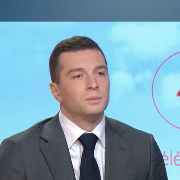 Thomas Sotto recadré par son invité, Jordan Bardella, dans "Télématin" sur France 2