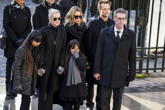 Laeticia Hallyday, ses filles Jade et Joy, Laura Smet et David Hallyday - Arrivées des personnalités en l'église de La Madeleine pour les obsèques de Johnny Hallyday à Paris. Le 9 décembre 2017