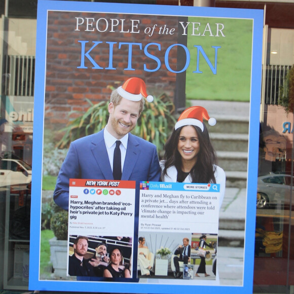 Elle n'aurait pas apprécié certains propos tenus par Meghan Markle lors de son interview avec Oprah Winfrey en 2021.
Meghan Markle et le prince Harry en vitrine de Kitson, Los Angeles.