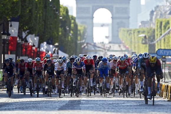 Une nouvelle qui a ravi leurs fans dans les commentaires
 
Etape finale du Tour de France 2022 entre Paris La Défense Arena et Paris Champs-Elysées, le 24 juillet 2022.