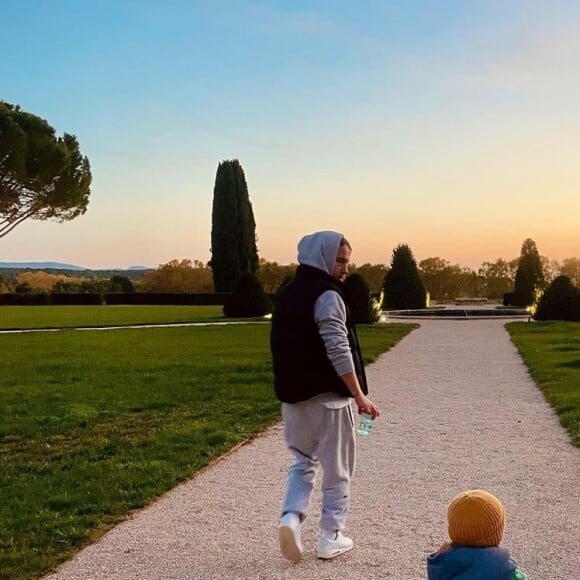 Le chanteur et acteur se lancera prochainement dans une nouvelle aventure musicale... avec la bénédiction et les encouragements de son petit bonhomme.
Julien Doré et son fils.