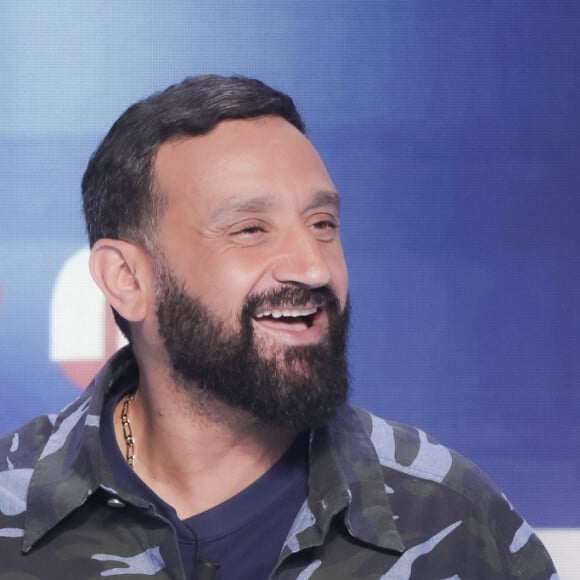 Exclusif - Cyril Hanouna sur le plateau de l'émission Touche pas à mon poste (TPMP) diffusée en direct sur C8 le 3 avril 2023. © Jack Tribeca / Bestimage