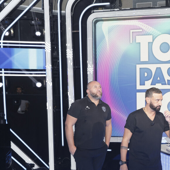 Un reportage qui a fait réagir le principal intéressé.
Exclusif - Mokhtar, Cyril Hanouna sur le plateau de l'émission TPMP (Touche pas à mon poste) diffusée en direct sur C8 le 30 octobre 2023. © Jack Tribeca / Bestimage 