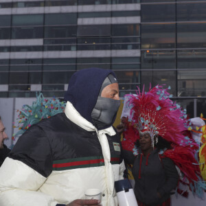 Au lendemain de la diffusion du reportage "Complément d'enquête" sur l'animateur Cyril Hanouna, celui-ci a tenu à réagir ce vendredi 1er décembre 2023, sur le parvis de France Télévision en enregistrant une mystérieuse séquence pour "Touche pas à mon poste". Et à la surprise des quelques fans de "TPMP" présents, le rappeur Booba s'est invité à ce rassemblement, à Paris, France, 1er décembre 2023. © Jack Tribeca/bestimage