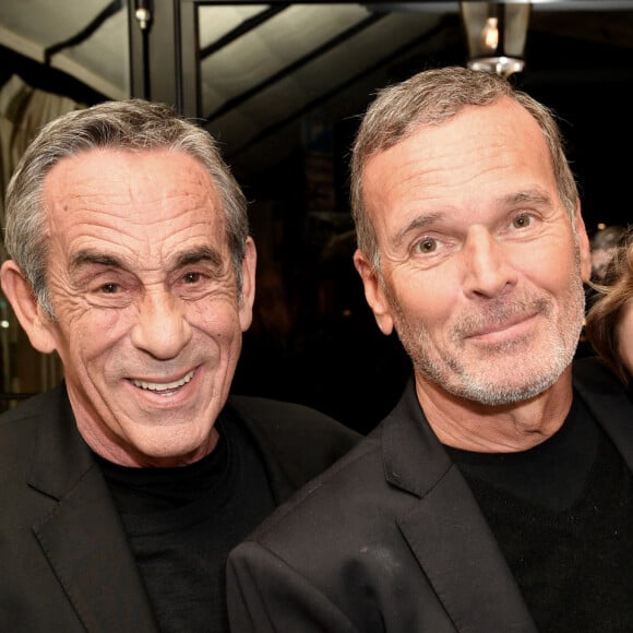 Exclusif - Thierry Ardisson, Laurent Baffie et Audrey Crespo-Mara - Laurent Baffie fête son succès littéraire "1 Million de livres vendus" aux Deux Magots à Paris le 8 mars 2023. © Veeren/Bestimage 