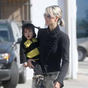 EXCLUSIF - Laeticia Hallyday avec ses filles Jade et Joy à Los Angeles en 2009