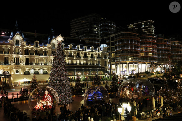 La Principauté était magnifiée par mille et unes lumières
Inauguration des illuminations de Noël sur la place du Casino de Monte-Carlo à Monaco, le 7 décembre 2023. © Jean-Charles Vinaj/Pool/Bestimage