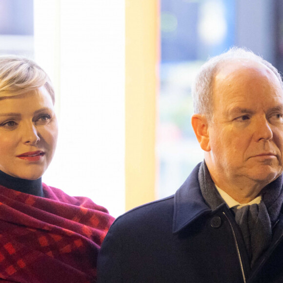 La princesse Stéphanie de Monaco, La princesse Charlène de Monaco, Le prince Albert II de Monaco - inauguration des illuminations de Noël sur la place du Casino de Monte-Carlo à Monaco, le 7 décembre 2023. © Olivier HuitelPool/Bestimage