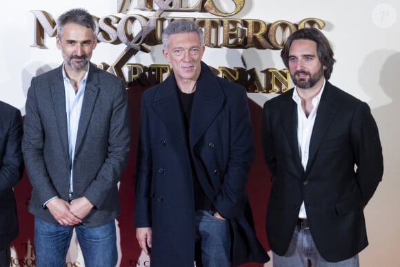 Martin Bourboulon, Vincent Cassel, Dimitri Rassam - Première du film "Les Trois Mousquetaires : D'Artagnan" à Madrid. Le 12 avril 2023.