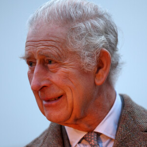 Le roi Charles III d'Angleterre lors d'une réception de célébration de l'artisanat dans les jardins de Highgrove à Tetbury, Royaume Uni, organisée par la Fondation du roi, le 8 décembre 2023. 