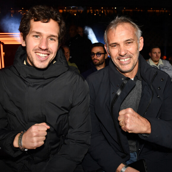 Soirée boxe pour Paul Belmondo et son fils Victor
Victor et Paul Belmondo - Le boxeur français T.Yoka s'incline face au belge R.Merhy à Roland-Garros. © Veeren / Bestimage 