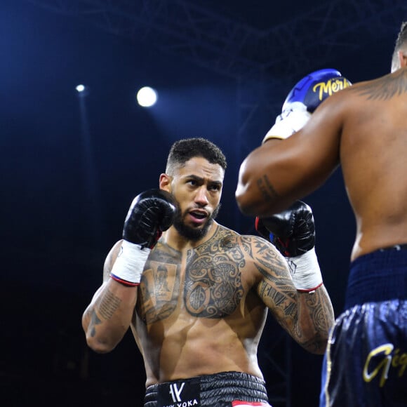 Ils ont assité au combat de Tony Yoka contre Ryad Merhy
Tony Yoka et Ryad Merhy - Le boxeur français Tony Yoka s'incline face au belge Ryad Merhy à Roland-Garros le 9 décembre 2023 © Veeren / Bestimage 