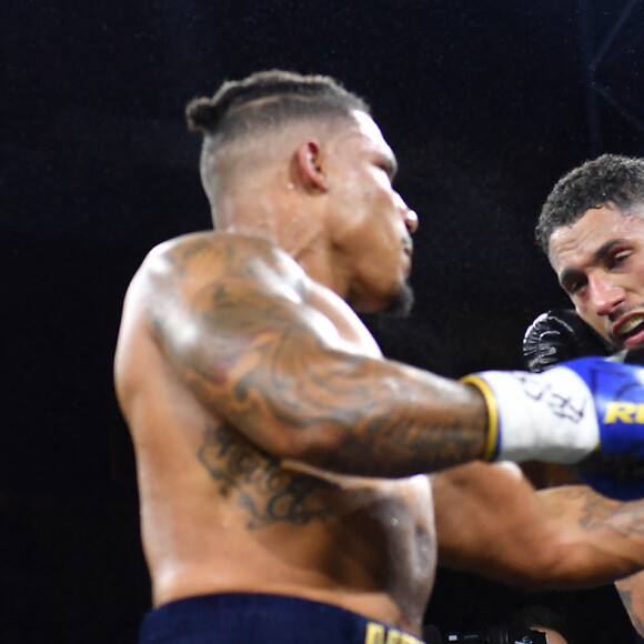 Défaite du Français face au Belge
Tony Yoka et Ryad Merhy - Le boxeur français Tony Yoka s'incline face au belge Ryad Merhy à Roland-Garros le 9 décembre 2023 © Veeren / Bestimage 