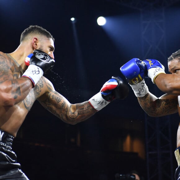 Tony Yoka et Ryad Merhy - Le boxeur français Tony Yoka s'incline face au belge Ryad Merhy à Roland-Garros le 9 décembre 2023 © Veeren / Bestimage 