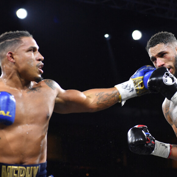 Tony Yoka et Ryad Merhy - Le boxeur français Tony Yoka s'incline face au belge Ryad Merhy à Roland-Garros le 9 décembre 2023 © Veeren / Bestimage 