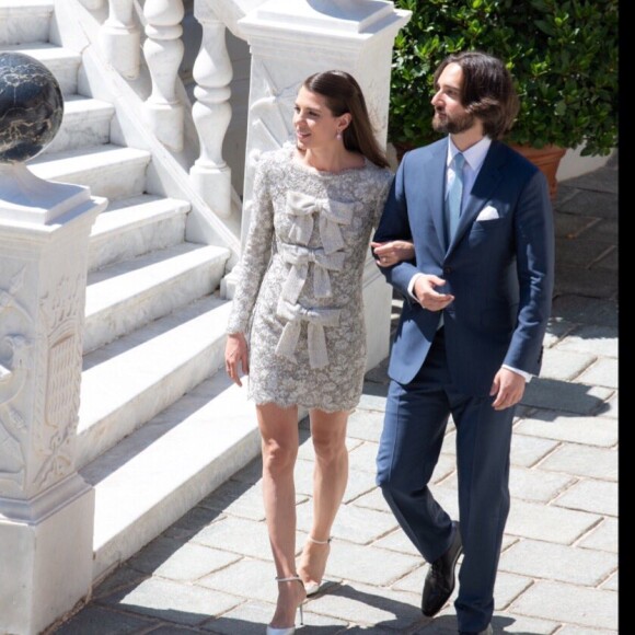 La maison Saint Laurent a habillé Charlotte Casiraghi pour son mariage avec Dimitri Rassam le 1er juin 2019 à Monaco.