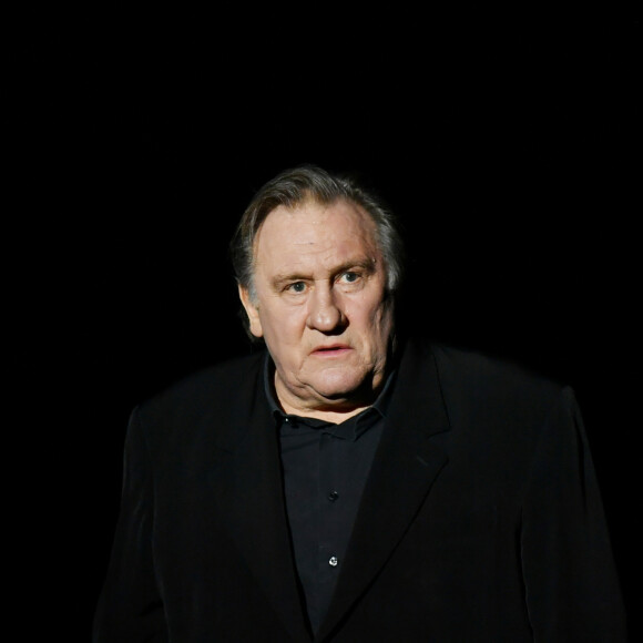 Exclusif - Gérard Depardieu chante "Barbara" sur la scène du palais des congrès Atlantia en pré-ouverture du 5ème festival du cinéma et musique de film de la Baule le 4 novembre 2018. A l'occasion du 20ème anniversaire de la disparition de Barbara, Gérard Depardieu et Gérard Daguerre, le pianiste de la chanteuse, ont fait revivre en 2017 sur scène à Paris les textes et musiques de " la longue dame brune ". Avec à la clé un succès public et critique. Les deux hommes vont refaire quelques dates dans la capitale, au Cirque d'hiver, du 7 au 15 novembre 2018. Jusqu'à présent, le spectacle n'a été joué qu'une seule fois en province, en Anjou, au début de l'été, où Gérard Depardieu possède des vignes. © José Texeira/Bestimage 