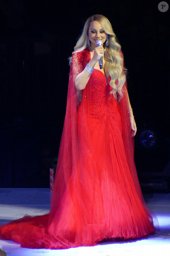 La chanteuse est surnommée "La reine de Noël"
Mariah Carey en concert à New York.