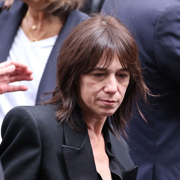 Charlotte Gainsbourg - Obsèques de Jane Birkin en l'église Saint-Roch à Paris. Le 24 juillet 2023 © Jacovides-KD Niko / Bestimage