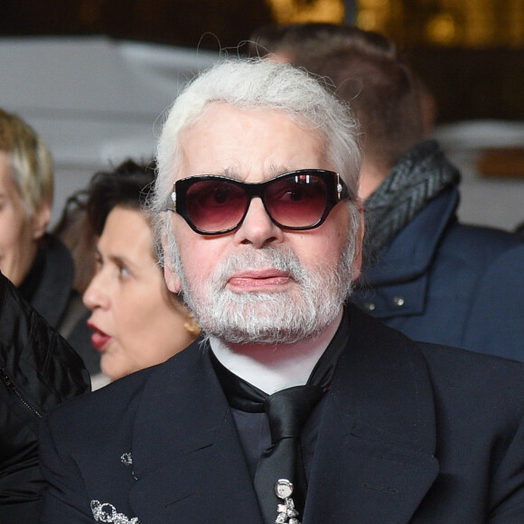 Le célèbre créateur est mort en 2019, à l'âge de 85 ans
Karl Lagerfeld lors de l'illumination des Champs-Elysées à l'ocassion des Fêtes de Noël. Paris, le 22 novembre 2018. © Guirec Coadic/Bestimage 