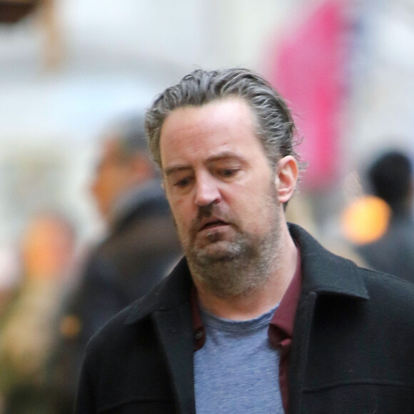Les résultats de son autopsie sont tombés
Matthew Perry sort un livre autobiographique "Friends, Lovers and the Big Terrible Thing" le 1er novembre et confie avoir failli mourrir.