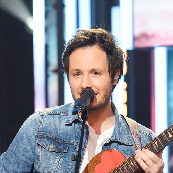Vianney - Les personnalités se mobilisent lors de la 37ème édition du Téléthon sur le plateau de France 2, avec pour parrain Vianney. Le 8 décembre 2023. © Coadic Guirec / Bestimage