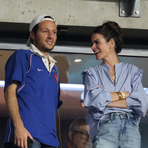 Le chanteur Vianney et sa femme Catherine Robert dans les tribunes lord du match d'ouverture de la Coupe du Monde de Rugby France 2023 avant le match de la Poule A entre la France et la Nouvelle-Zélande au Stade de France à Saint-Denis le 8 septembre 2023. © Dominique Jacovides/Bestimage