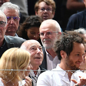 Michèle Laroque, Vianney et sa femme Catherine Robert - People en tribune lors du tournoi de tennis "Rolex Paris Masters 2022" à Bercy AccorHotels Arena à Paris le 2 novembre 2022. © Veeren/Bestimage