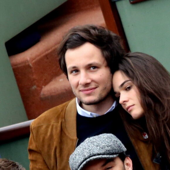 Vianney et Catherine Robert qui est sa violoncelliste, avec Cyril Lignac dans les tribunes de la finale homme des internationaux de France de Roland Garros à Paris le 5 juin 2016. © Moreau-Jacovides / Bestimage