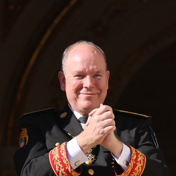 Le prince Albert II de Monaco - La famille princière de Monaco au balcon du palais, à l'occasion de la Fête Nationale de Monaco. Le 19 novembre 2023 © Claudia Albuquerque / Bestimage