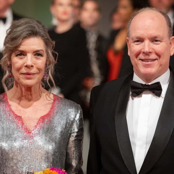 Evenement inédit samedi à l'Opéra de Monte-Carlo, face à Albert et Caroline de Monaco.
La princesse Caroline de Hanovre, le prince Albert II de Monaco - Arrivée de la famille princière au Bal de la Rose sur le thème "Bollywood" à la salle des étoiles à Monaco. © Olivier Huitel / Pool / Bestimage 