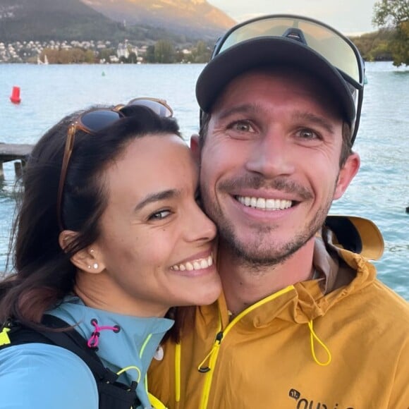 Depuis l'officialisation de leur couple en octobre, Marine Lorphelin et Stanislas Gruau ne se quittent plus.
Marine Lorphelin fait une belle déclaration d'amour à son compagnon Stanislas Gruau.