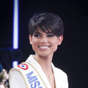 Exclusif - Eve Gilles (Miss France 2024) - Emission TPMP (Touche Pas à Mon Poste) présentée en direct par C.Hanouna et diffusée sur C8 le 19 décembre 2023. © Jack Tribeca / Bestimage