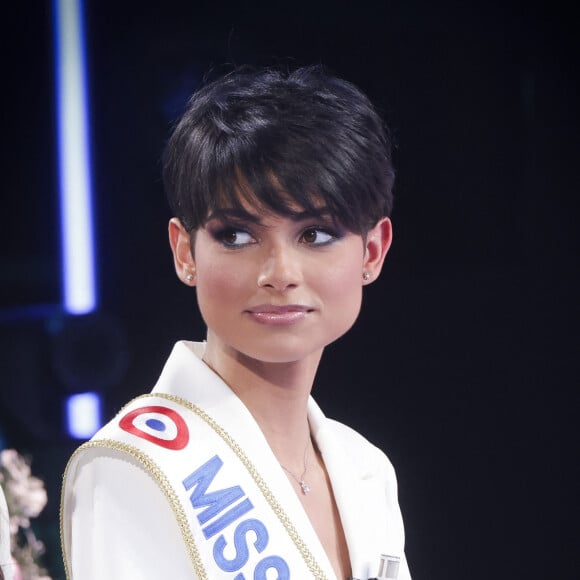 Exclusif - Eve Gilles (Miss France 2024) - Emission TPMP (Touche Pas à Mon Poste) présentée en direct par C.Hanouna et diffusée sur C8 le 19 décembre 2023. © Jack Tribeca / Bestimage