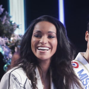 Exclusif - Cindy Fabre, Eve Gilles (Miss France 2024) - Emission TPMP (Touche Pas à Mon Poste) présentée en direct par C.Hanouna et diffusée sur C8 le 19 décembre 2023. © Jack Tribeca / Bestimage