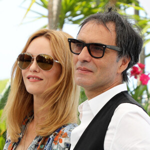 Et mariés.
Vanessa Paradis, Samuel Benchetrit lors du 74e Festival de Cannes le 10 juillet 2021. © Borde / Jacovides / Moreau / Bestimage