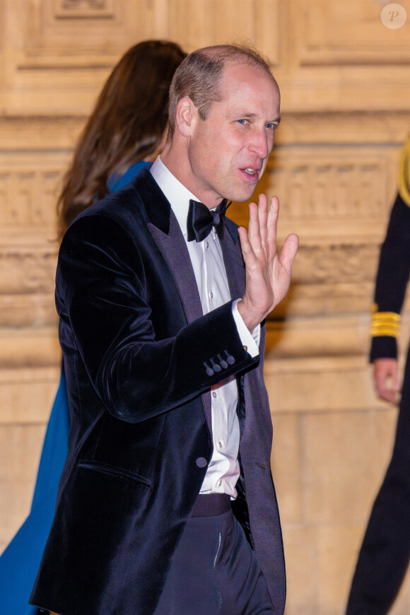 Le prince William se rendant avec la princesse de Galles et la princesse Victoria au the Royal Albert Hall.